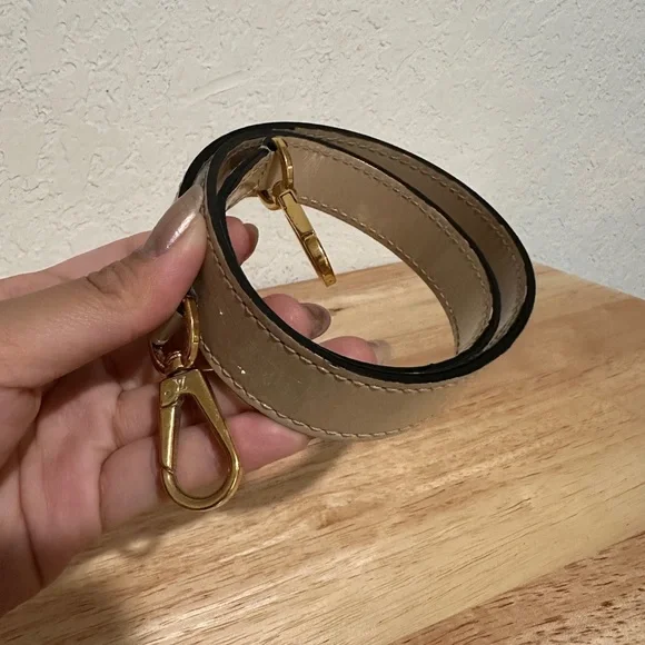 Louis Vuitton Monogram Vernis Montaigne - Patent Leather - Picture 13 of 13